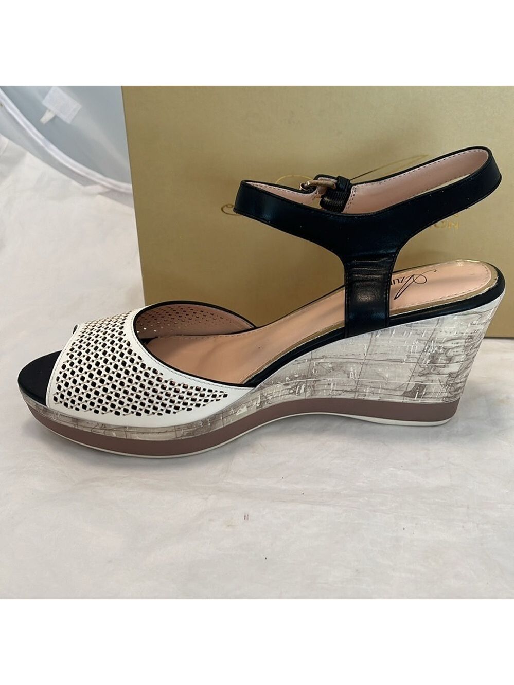 Azura Liefde Off White Wedge Sandal - Picture 9 of 16